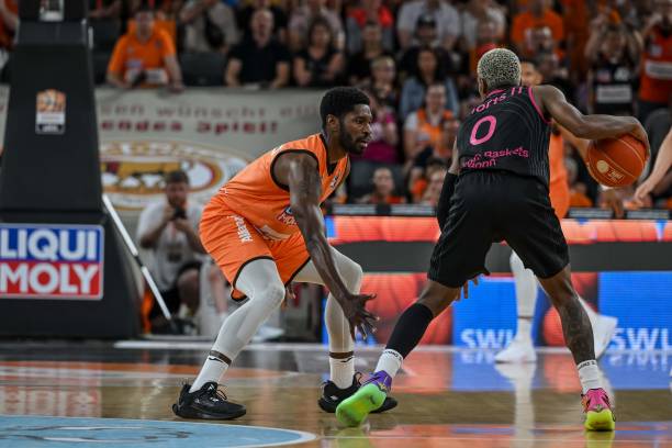 迈入16强 迈入16强